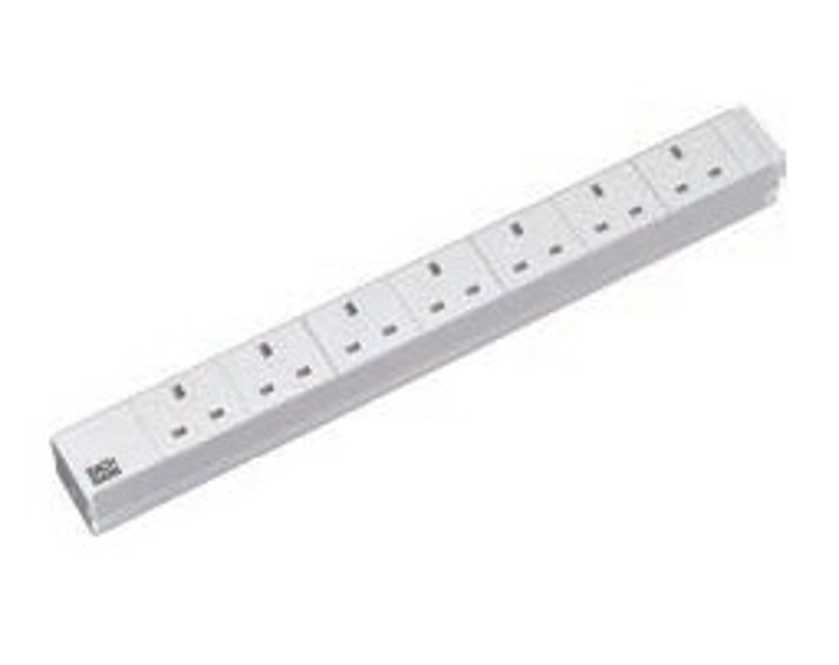 Bachmann 333.804 - Basic - 1U - Gris - 7 Prises AC - 2 m