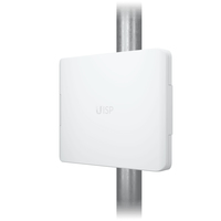 Boîtier UbiQuiti UISP monté sur poteau pour intérieur et extérieur