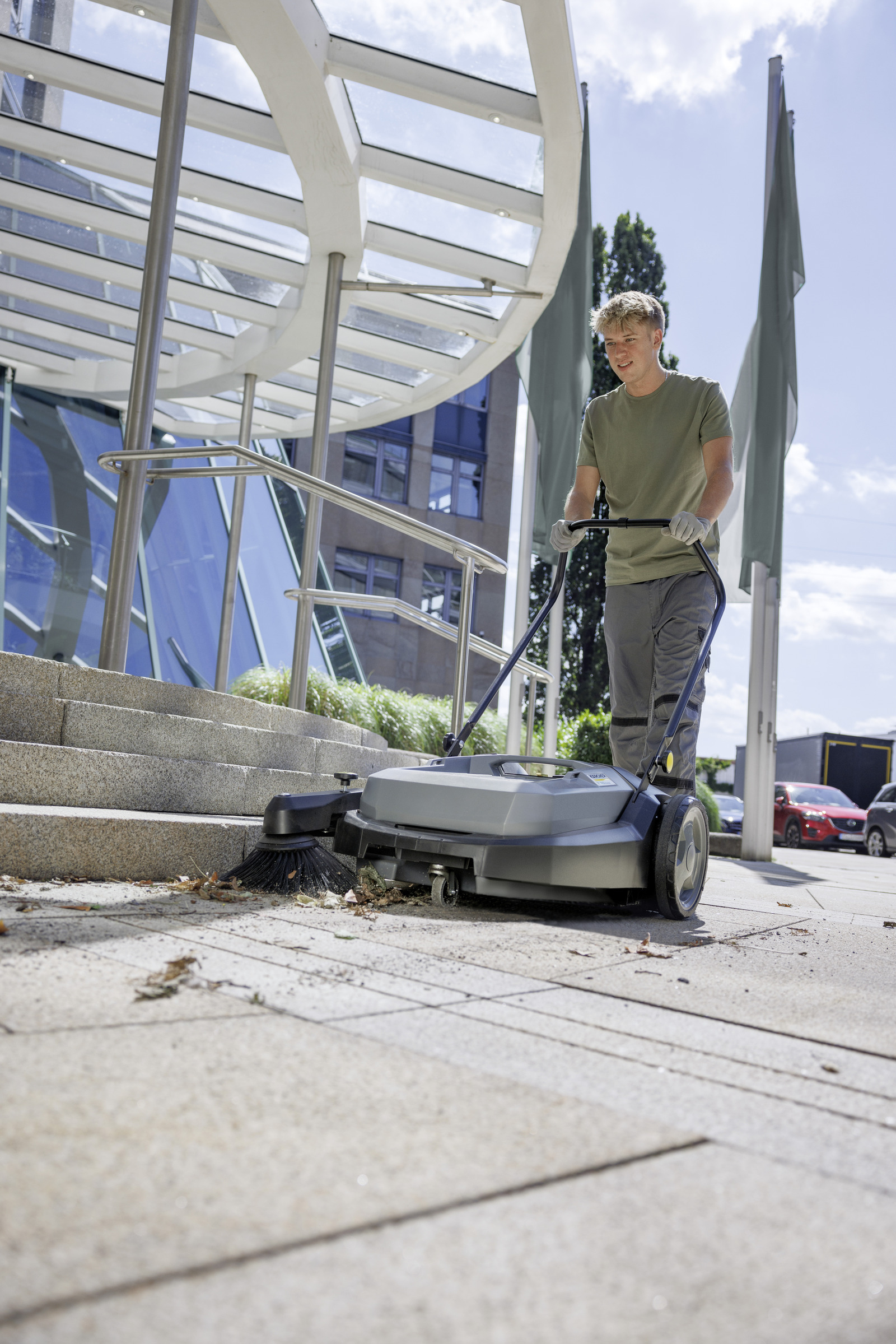 Kärcher KM 70/20 C sweeper, gray/black, with side brush