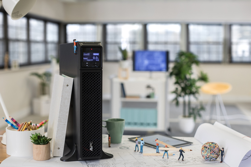 APC Smart-UPS Online – Dobbelkonvertering (Online) – 2,2 kVA – 1980 W – Sinus – 100 V – 275 V - SRT2200XLI