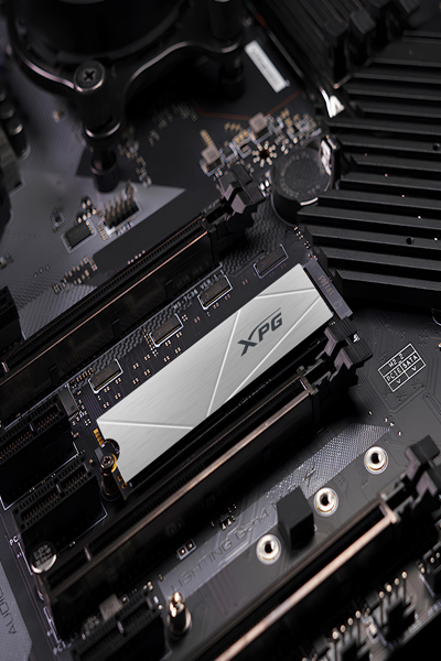 ADATA XPG GAMMIX S60 BLADE 2TB M.2 PCIe 4.0 x4 NVMe SSD - AGAMMIXS60-2T-CS