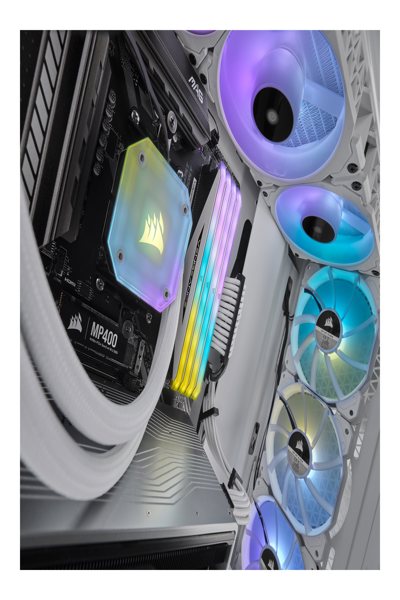 CMN32GX4M4Z3600C18W