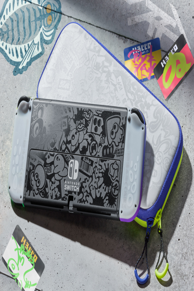 Nintendo Switch Carrying Case & Screen Protector Splatoon 3 Edition. Case type: Sleeve case, Brand compatibility: Nintendo, Product colour: Multicolour. Weight: 222 g. Package width: 130 mm, Package depth: 40 mm, Package height: 305 mm. Country of origin: China - 10009638