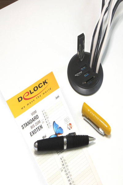 Delock In-Desk Hub 3 Port USB 3.0 + 2 Slot SD Card Reader - 62869