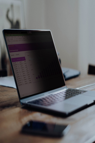 StarTech.com 16-tums MacBook Pro 21/23 Laptop Sekretessskärm, Avtagbart och Vändbart Antireflexbehandlat Sekretessfilter, Magnetiskt Laptopskärmskydd med +/- 30 graders betraktningsvinkel - 162MM-PRIVACY-SCREEN