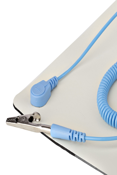 StarTech.com 11x18 tum antistatisk matta, ESD-matta för elektronikreparation, antistatisk skrivbordsmatta med avtagbar jordledning, ANSI/ESD S 4.1-kompatibel, flexibel termoplastisk arbetsmatta/dyna - SM-ANTI-STATIC-MAT