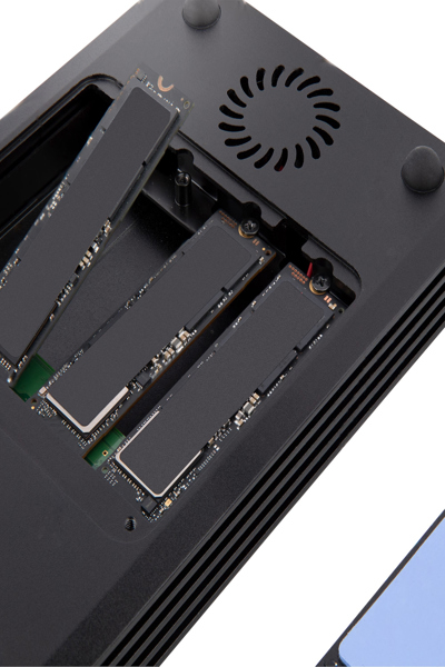 StarTech.com 4 Bay Thunderbolt 3 NVMe Enclosure, For M.2 NVMe Solid State Drives, 1x DisplayPort Video & 2x TB3 Downstream Ports, Up to 40Gbps, 72W Power Supply - M2E4BTB3