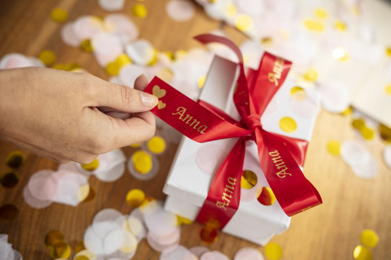 Brother TZe-RW54 - Satin - guld på vinrött - TZERW54