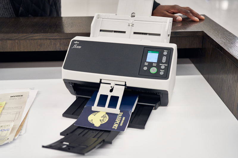 Fujitsu fi-8250 Scanner A4 50ppm flatbed - PA03810-B601