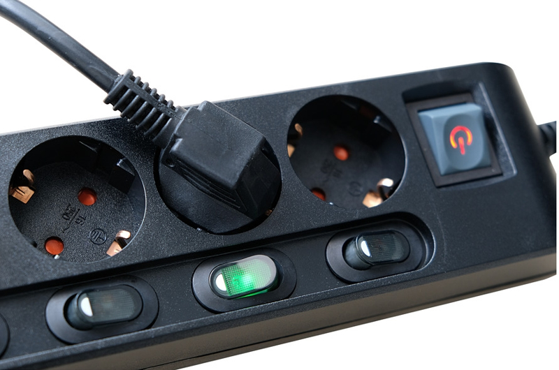 Brennenstuhl 1153110116 - 2 m - 6 AC uttag - 1153110116