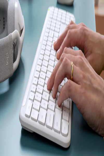 Logitech Signature Slim WIRELESS K950 - Keyboard - AZERTY - 920-012453