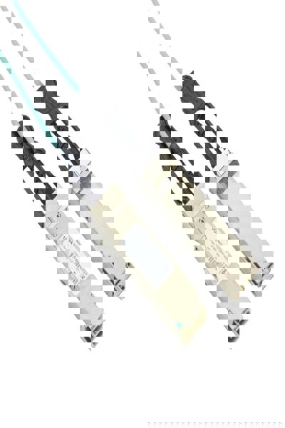 Svart låda QSFP-H40G-AOC15M-BB 15m QSFP+ OM3 - QSFP-H40G-AOC15M-BB