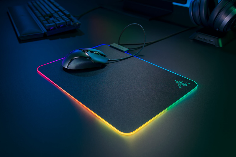 Razer Firefly V2 - Mouse pad - RZ02-03020100-R3M1