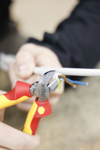 Wiha Coupeuse latérale 43458 Professional - Pour les travaux électriques avec fonction dynamique