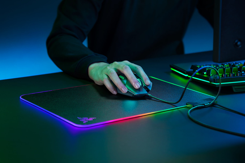 Razer Firefly V2 - Mouse pad - RZ02-03020100-R3M1