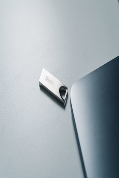 Verbatim MyMedia MyAlu USB 3.2 Gen 1 - 64 GB - USB Type-A - 3.2 Gen 1 (3.1 Gen 1) - 80 MB/s - Capless - Silver - 69277