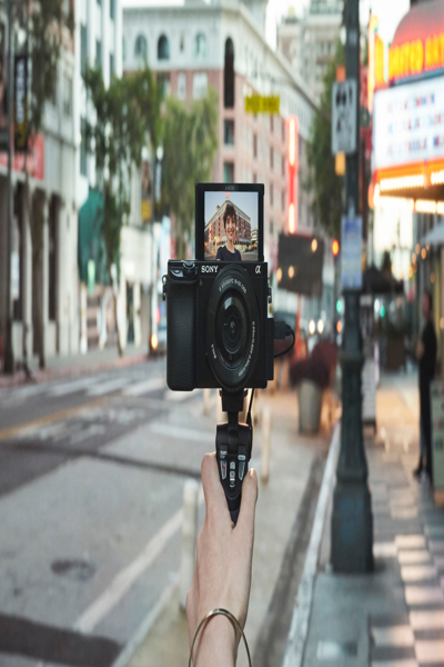 Sony a6100 ILCE-6100L Camera 24.2MP - ILCE6100LB.CEC