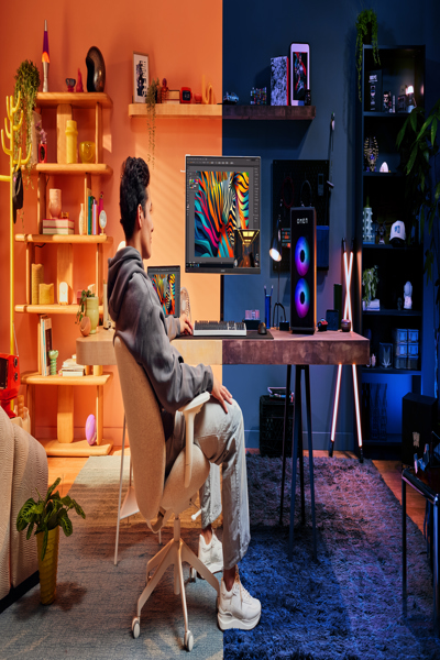 HP OMEN Transcend 32 UHD OLED Gaming Monitor: 32-inch 4K OLED gaming monitor. - 9R181AA#ABB
