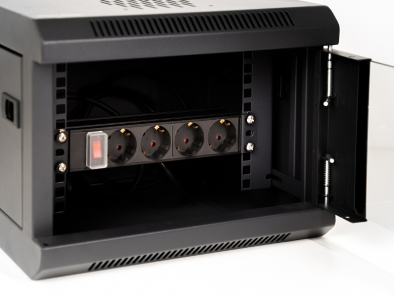 Delock power strip (wall mounting) - AC 220-250 V - 66817