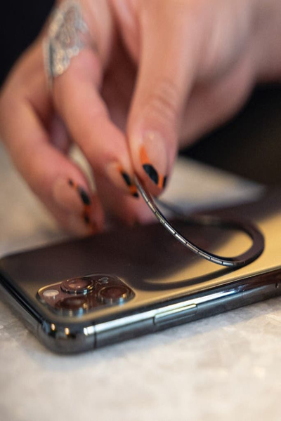 ZAGG 10000mAh Snap+ MagSafe Power Bank Stand - 401107914