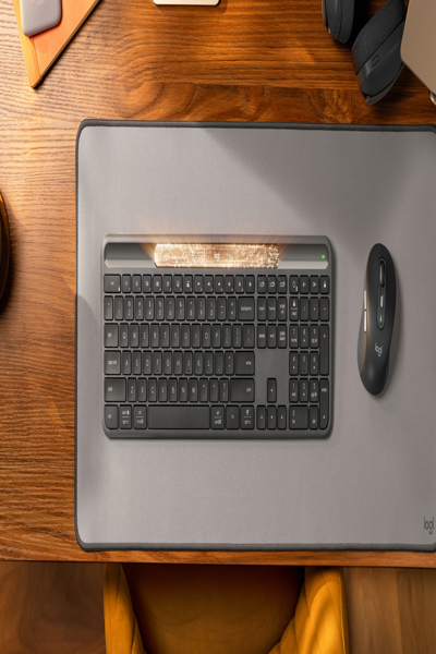 Logitech 920-013757 Keyboard Signature Slim Solar+ K980