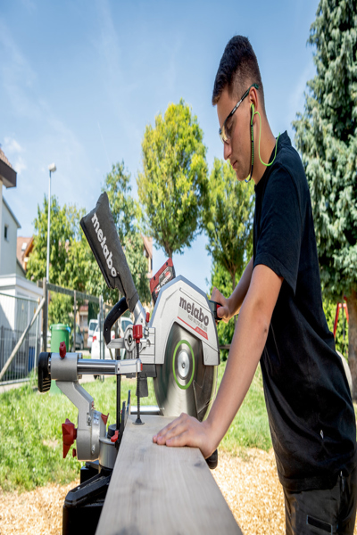 Scie à onglet Metabo KGS 18 LTX BL 305