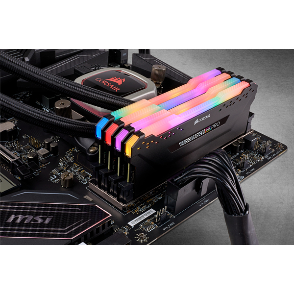 Corsair Vengeance RGB PRO - DDR4 - CMW32GX4M4C3200C16