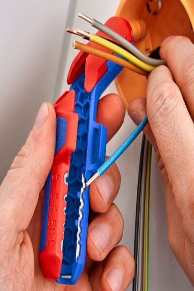 KNIPEX ErgoStrip PV Usine d'entretien 16 95 03 SB