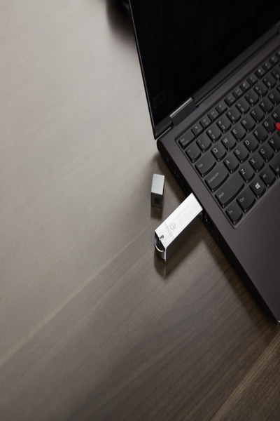 Kingston IronKey 8GB Basic S1000 Encrypted USB 3.0 FIPS 140-2 Level 3 - 8 GB - USB Type-A - 3.2 Gen 1 (3.1 Gen 1) - 180 MB/s - Cap - Silver - IKS1000B/8GB