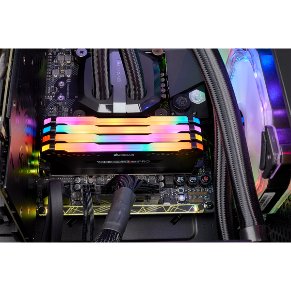Corsair Vengeance RGB PRO - DDR4 - CMW32GX4M4C3200C16