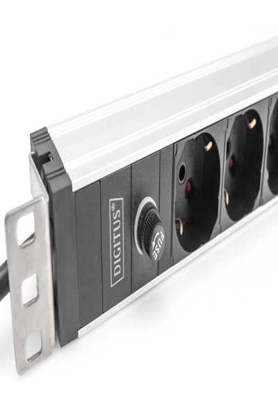 DIGITUS Hylsuttag med aluminiumprofil och reservsäkring, 8-vägs italiensk utgång, 2 m kabel IEC C14-kontakt - DN-95410-IT