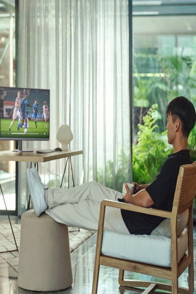 HP OmniStudio X All-in-One 32-c0177ng Desktop PC: 31.5-inch 4K UHD, Intel Core Ultra 7 - AM2D1EA