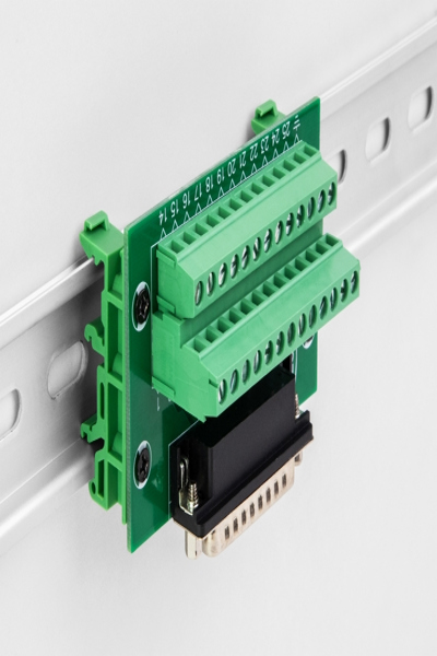 Adaptateur série Delock - DB-25 (M) vers bornier 26 broches
