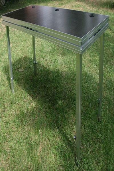 Guil MDJ-2 - Table DJ et ingénieur du son avec trois sorties de câbles 2000 x 650 mm | approprié