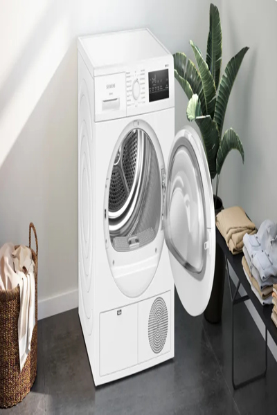 Siemens iQ300 WT43H004 Freestanding Condensation Dryer - WT43H004