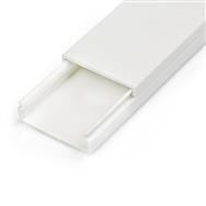 Goulotte de gestion de câbles solide StarTech.com avec ruban adhésif et cache, 32 mm (l) x 11 mm (h), 1 m (3 pi), cache-câbles réseau/alimentation/goulotte murale en PVC, capacité maximale de 12 câbles, homologué UL