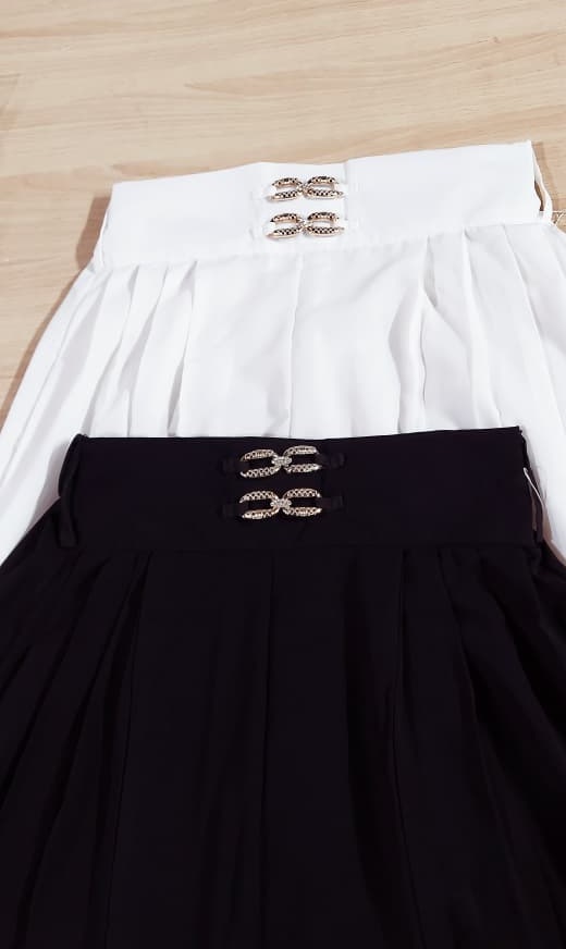 Georgette Pleated Wide-Leg Plazo with Gold Double Buckle Waist – Pack of Two (Black & White) – QC6040 - QC6040