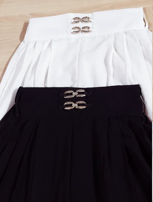 Georgette Pleated Wide-Leg Plazo with Gold Double Buckle Waist – Pack of Two (Black & White) – QC6040 - QC6040